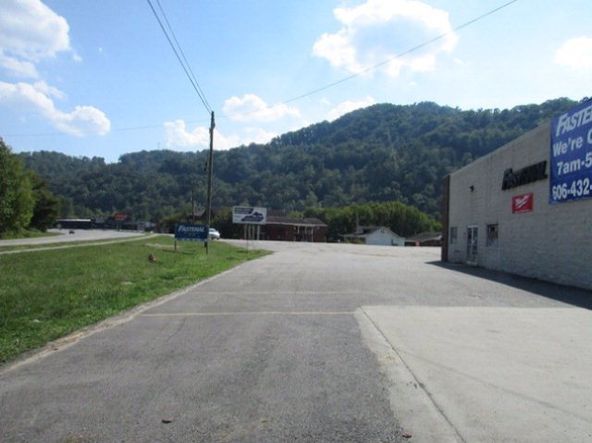 1296 S Mayo Trl, Pikeville, KY 41501